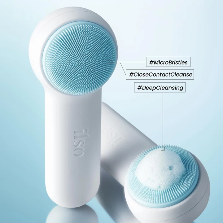 Pore Cleansing Master brush and cushioned silicone head